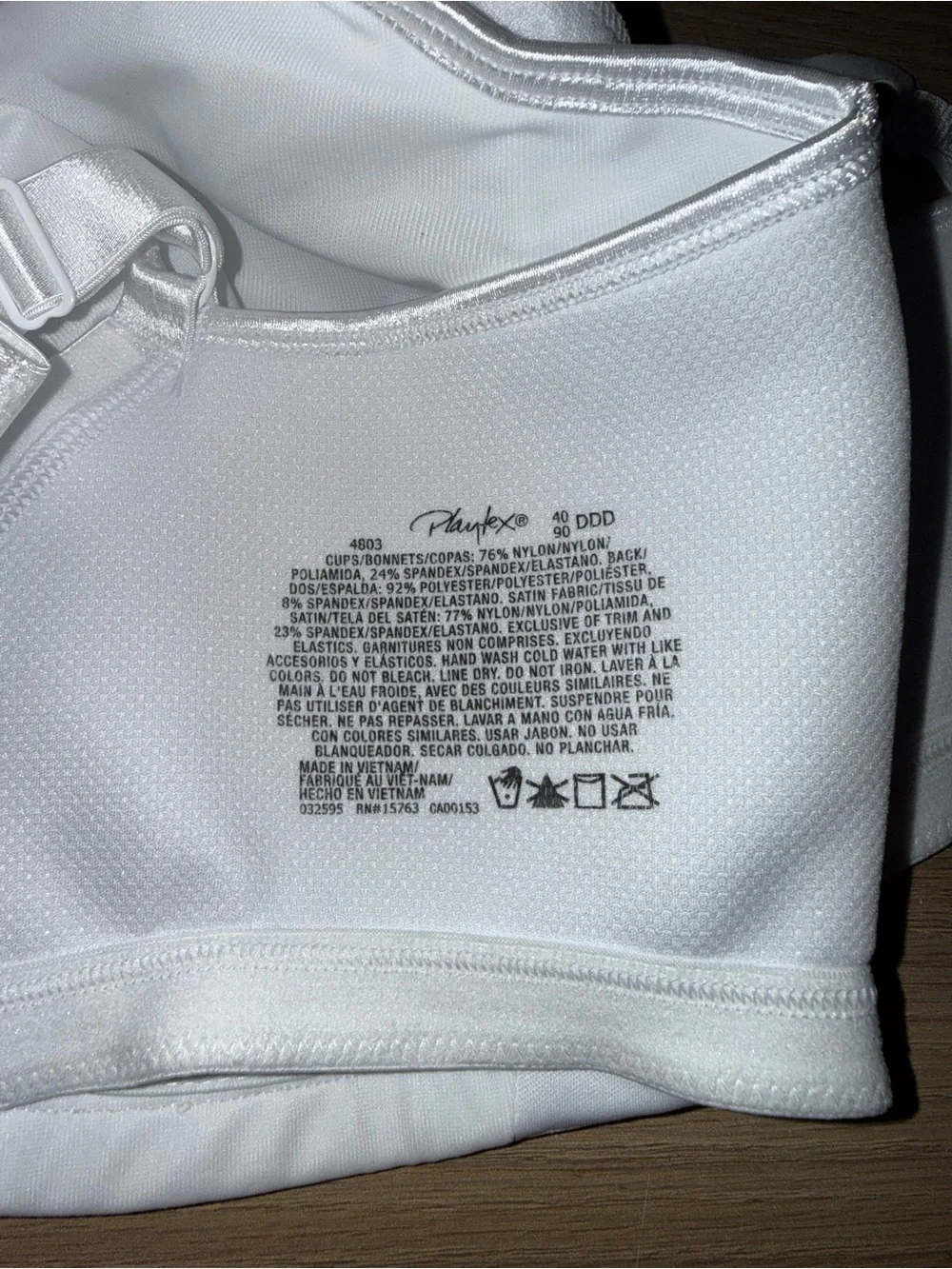 NWT PLAYTEX 18 Hour Silky Soft Smoothing Bra - White. Size 40 DDD.